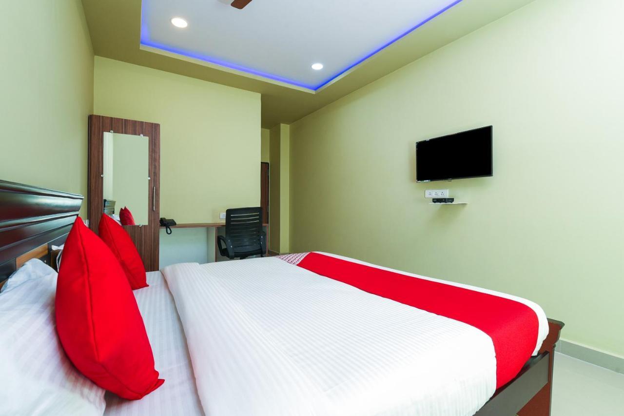 Oyo 27902 Center Point The Hotel Visakhapatnam Exterior photo
