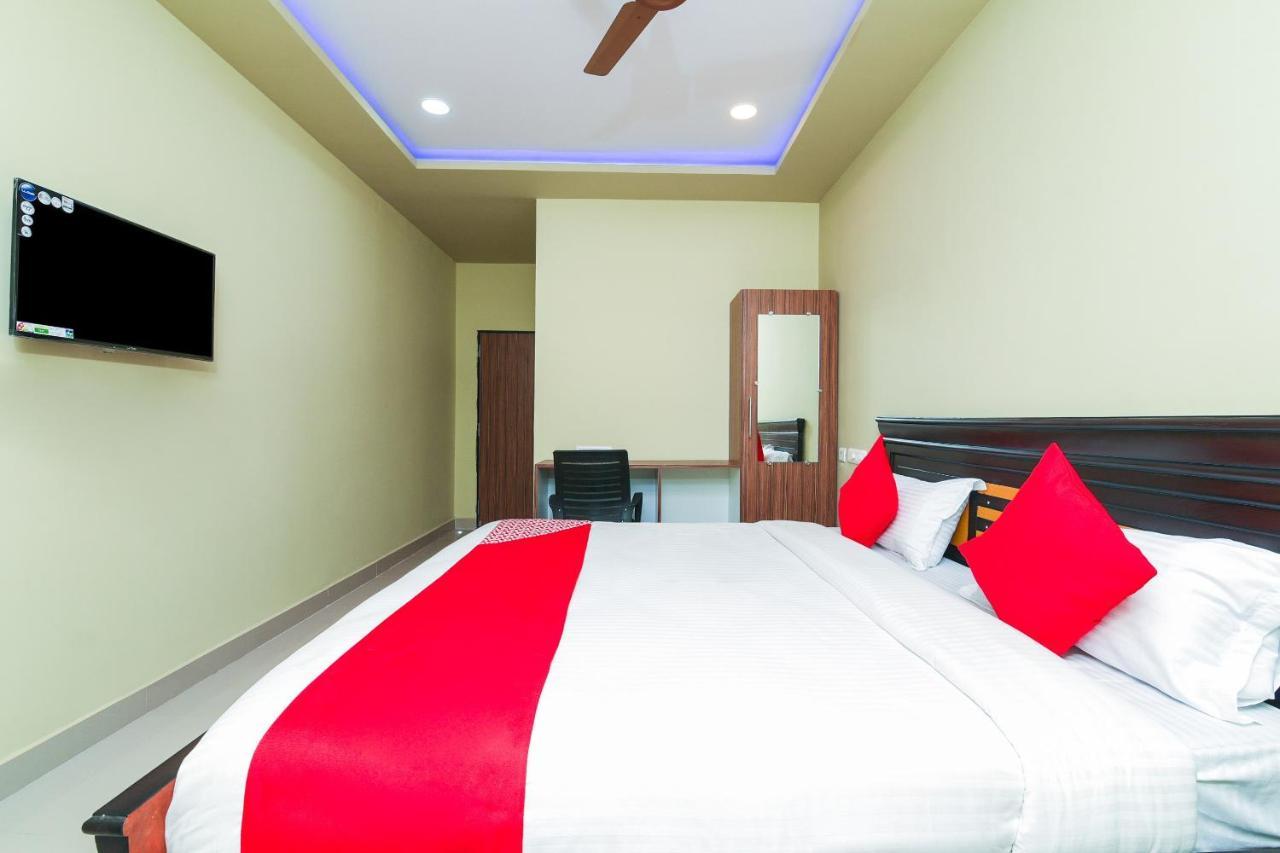 Oyo 27902 Center Point The Hotel Visakhapatnam Exterior photo