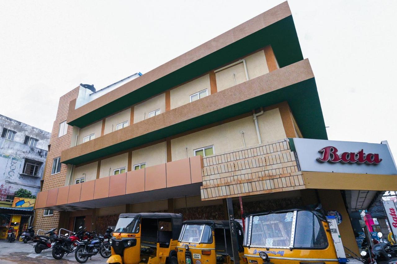 Oyo 27902 Center Point The Hotel Visakhapatnam Exterior photo
